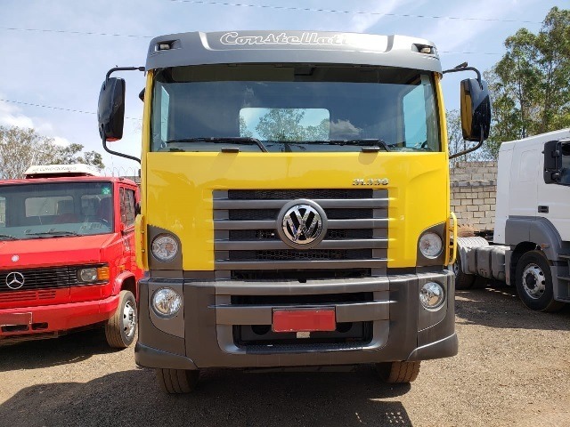 Volkswagem 31-330 6x4 Ano 2013
