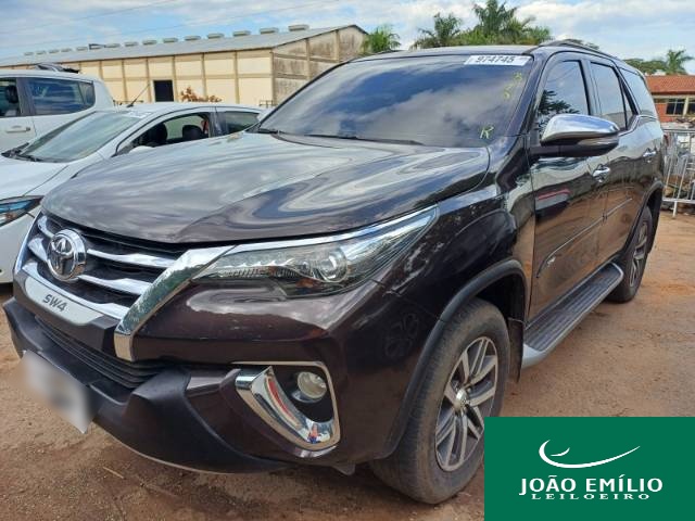 TOYOTA HILUX SW4 2.8 17/17