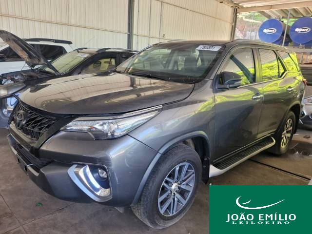 TOYOTA HILUX SW4 SRX 2.8 17\18