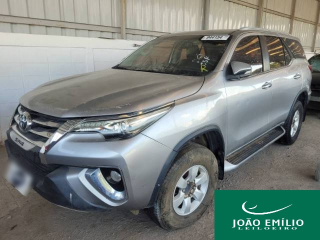 TOYOTA HILUX SW4 SRX 2.8 16\17