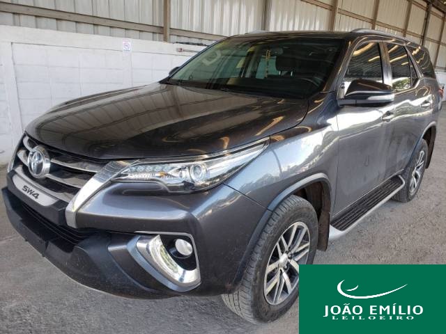 TOYOTA HILUX SW4 SRX 2.8 16\17